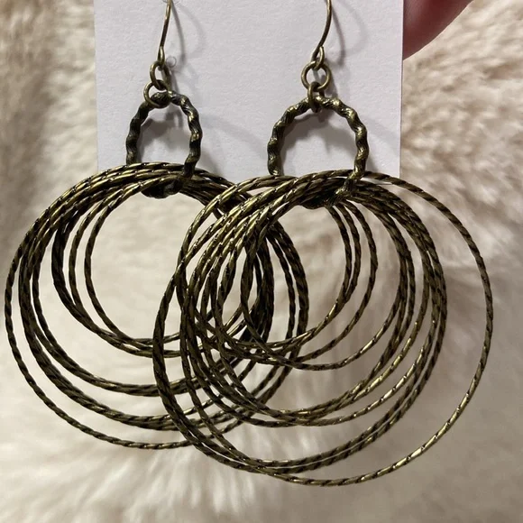 Elegant Gold Hoop Earrings - Picture 2 of 6